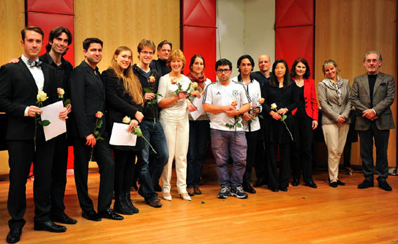 Maria Kliegel mit allen Teilnehmern des Wettbewerbs (c) Horst Helmut Schmeck) 